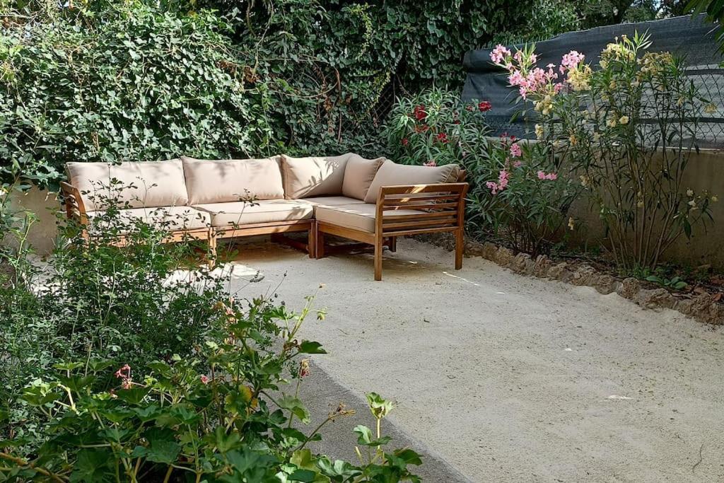 Grand Appartement, 2 Chambres Et Jardin Nîmes Esterno foto