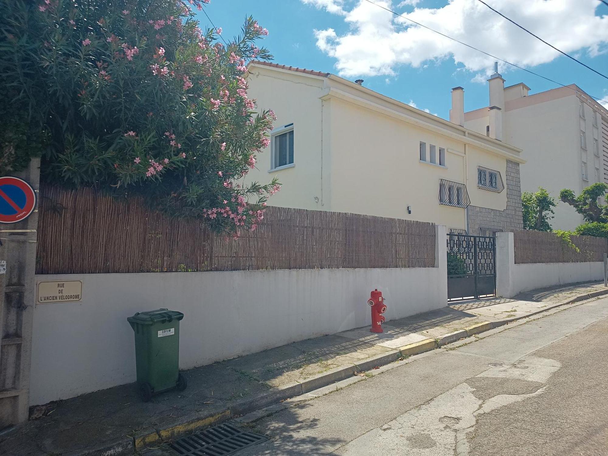 Grand Appartement, 2 Chambres Et Jardin Nîmes Esterno foto