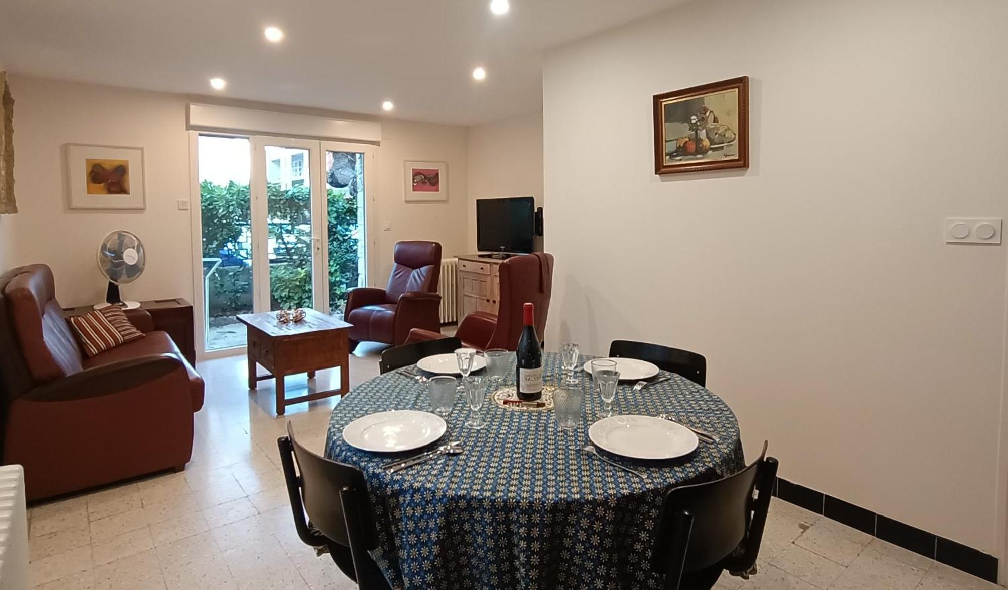 Grand Appartement, 2 Chambres Et Jardin Nîmes Esterno foto